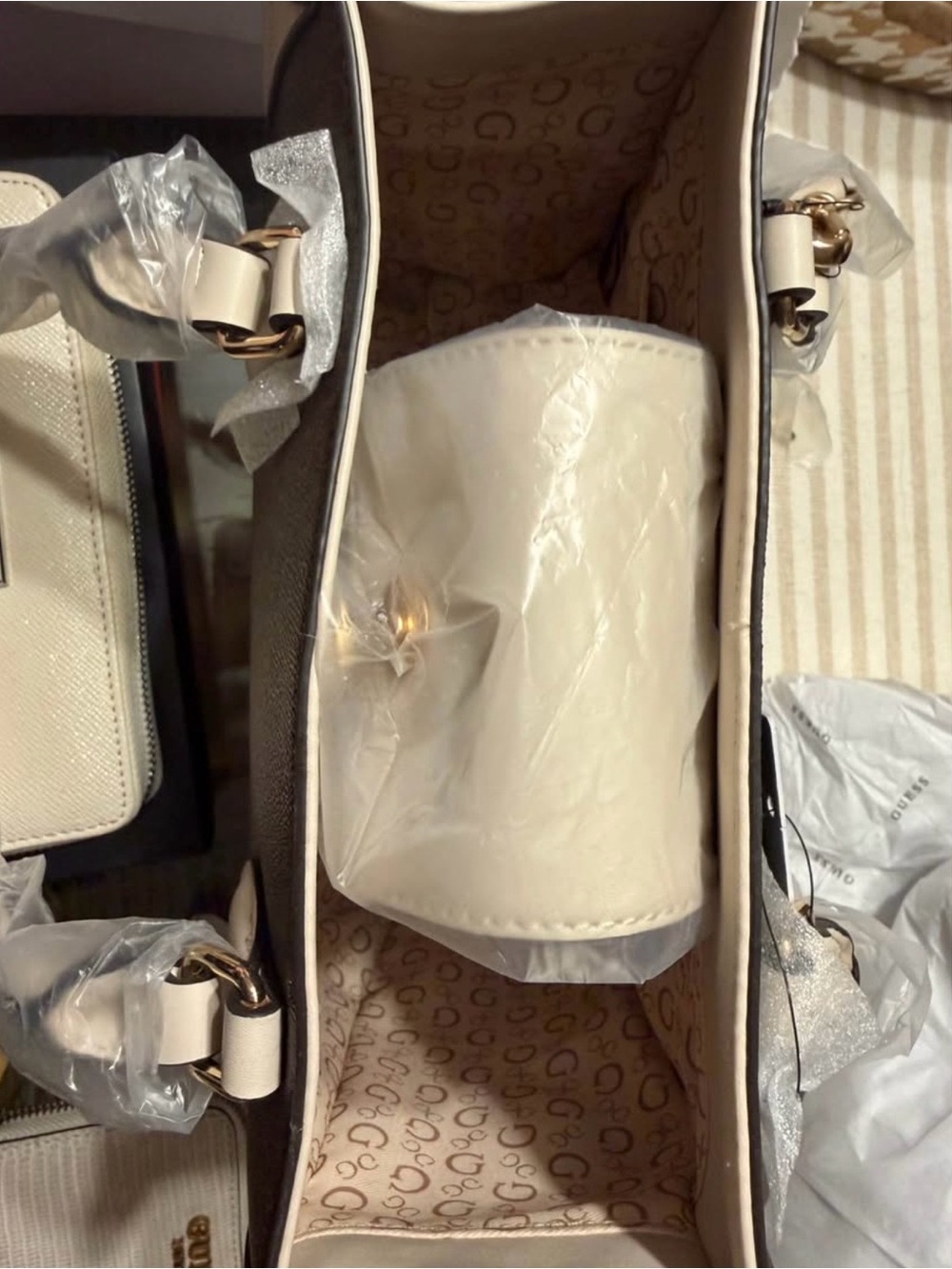 NWT GUESS Brown Logo Satchel with Cream Accents and Gold Logo - Picture 3 of 4